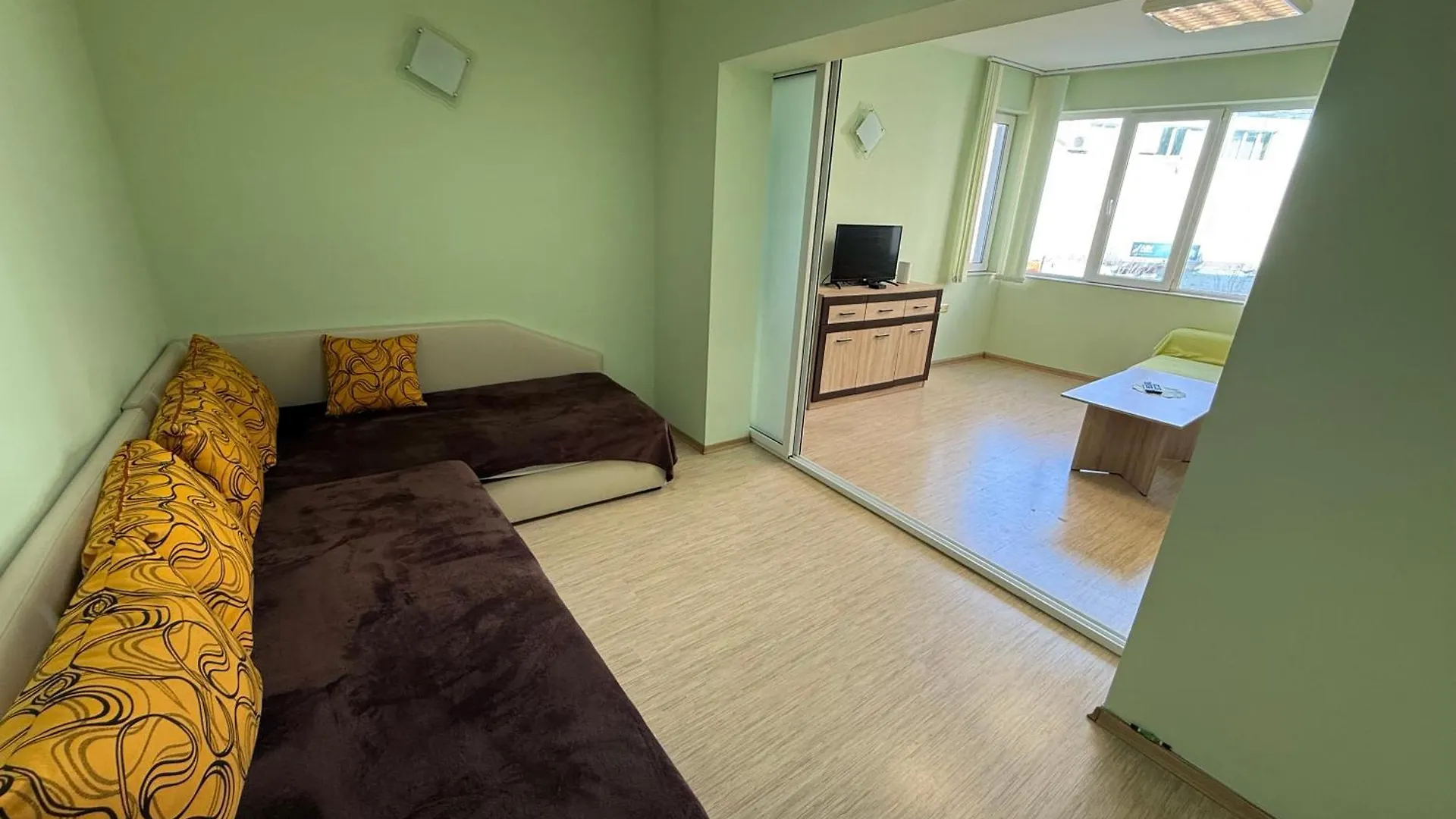 Apparent On The Main Street Apartment Varna