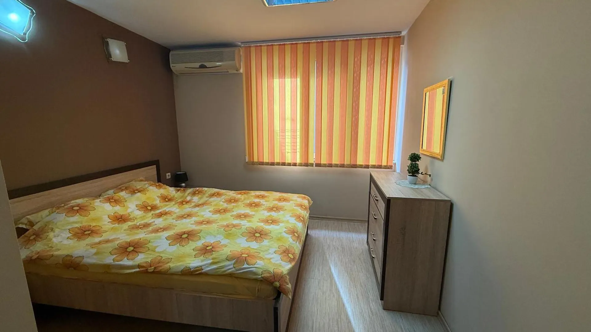 Apparent On The Main Street Apartment Varna