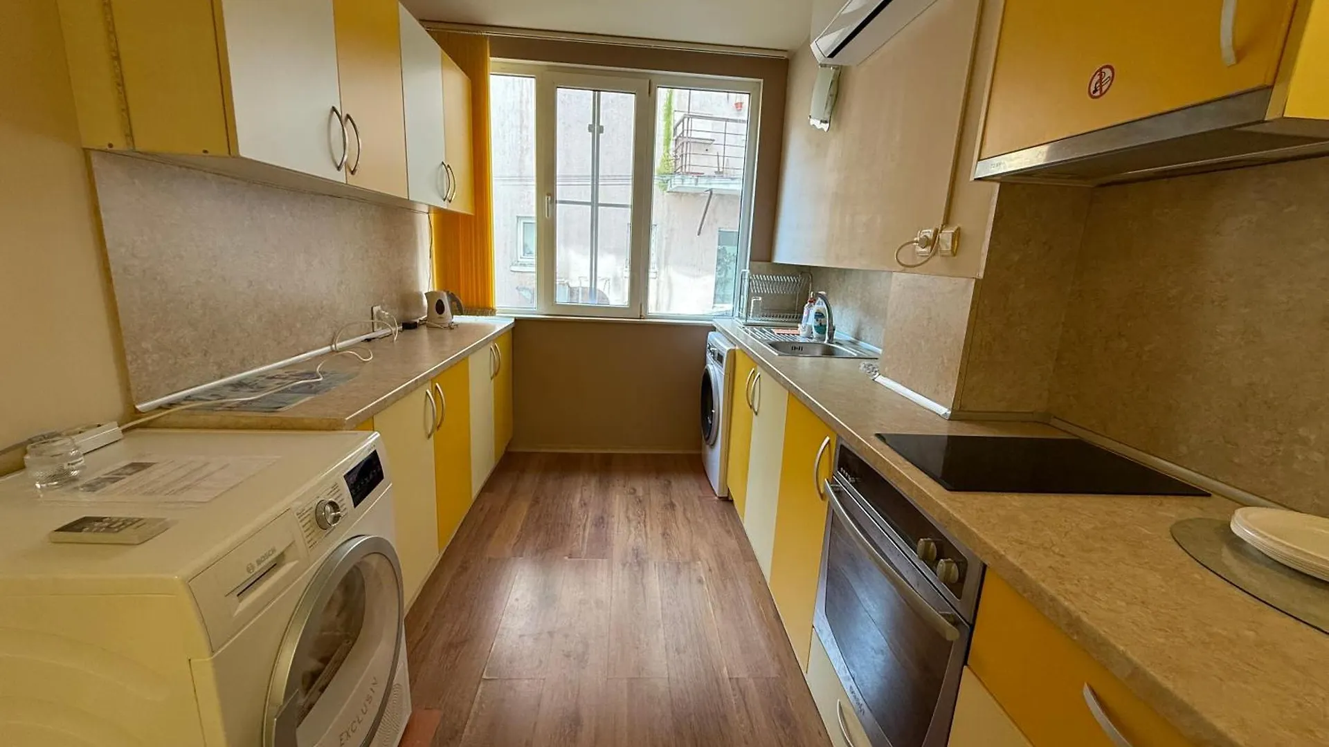 Apparent On The Main Street Apartment Varna